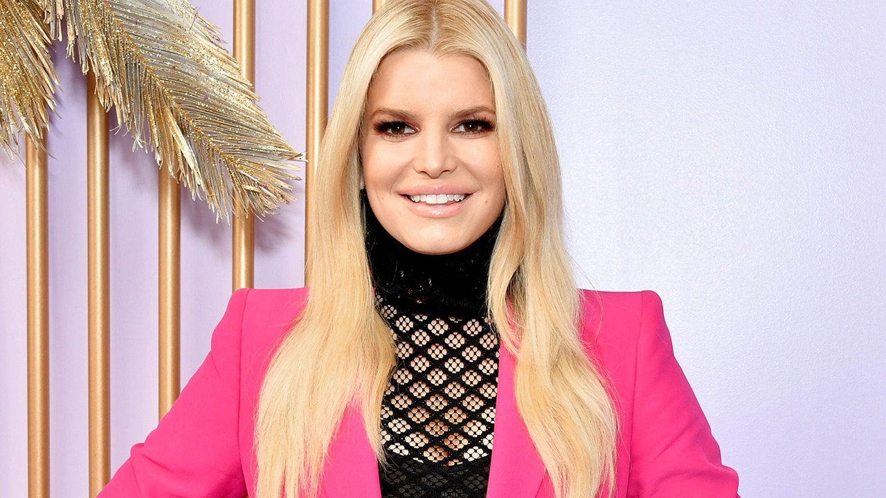 Jessica Simpson posted a sexy swimsuit photo while on vacation with husband Eric Johnson. (Amy Sussman/Getty Images)