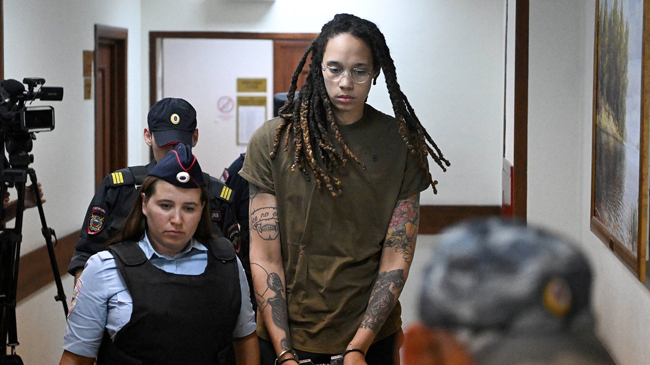 Celebrities react to Brittney Griner's 9-year Russian prison sentence: 'This hurts'