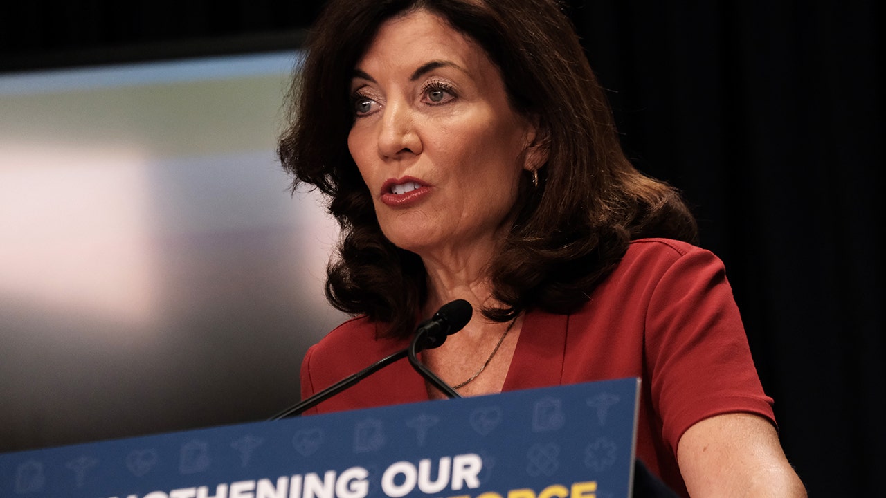 NY exec who landed no-bid contract held fundraiser for Hochul weeks earlier