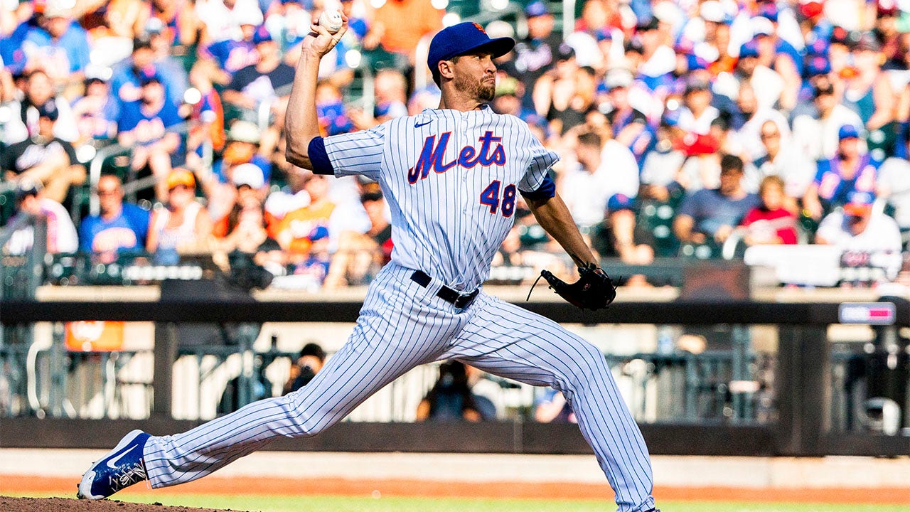 Jacob deGrom fans 13 over 5 innings, Mets complete sweep of