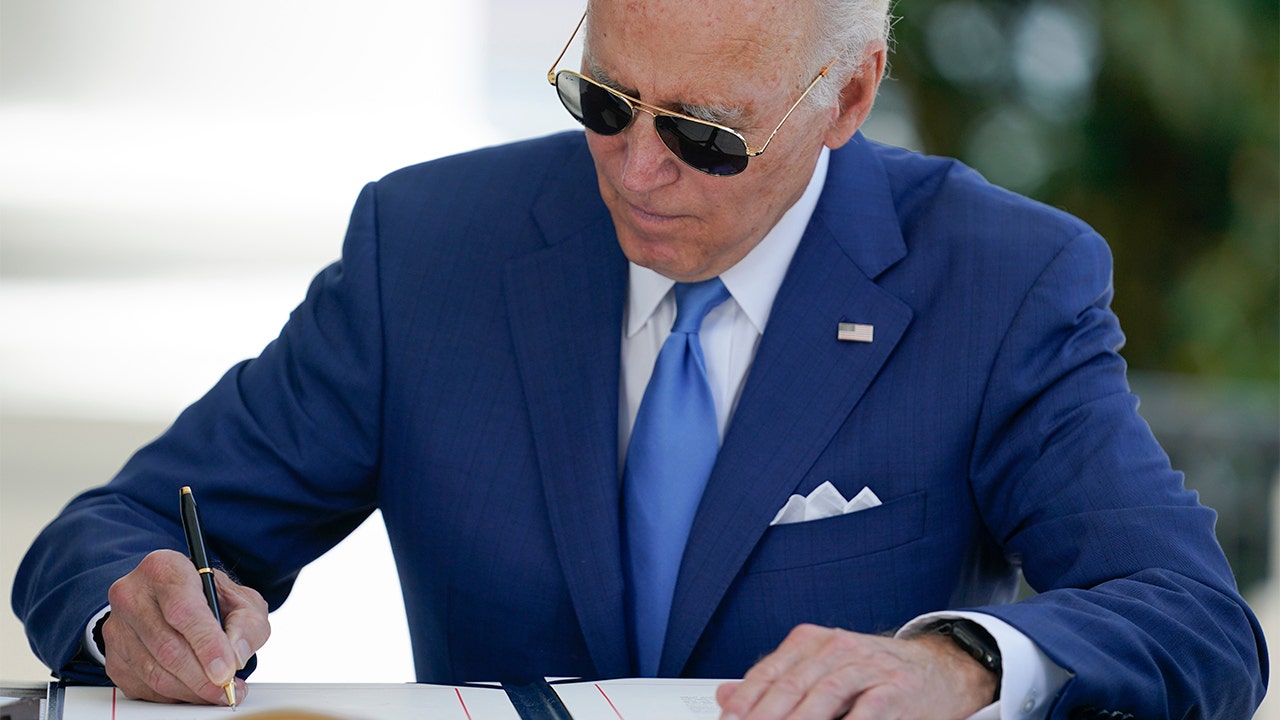 Biden pushes back signing burn pits bill after Republicans took heat for delay