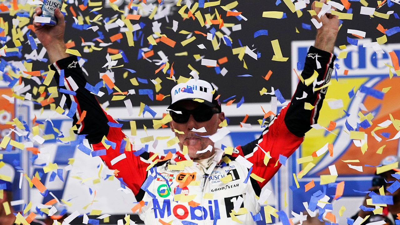 Kevin Harvick earns 60th career victory with victory in Federated Auto Parts 400