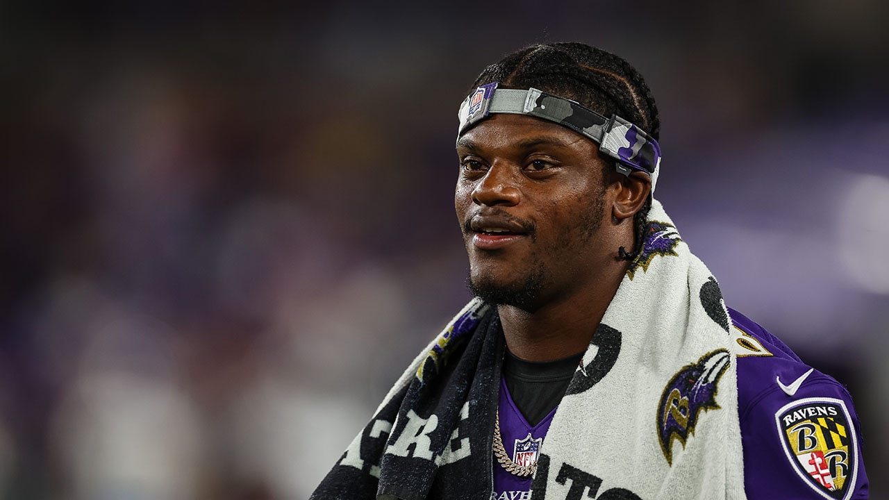 Ravens quarterback Lamar Jackson hints at interest in another team during  extension talks