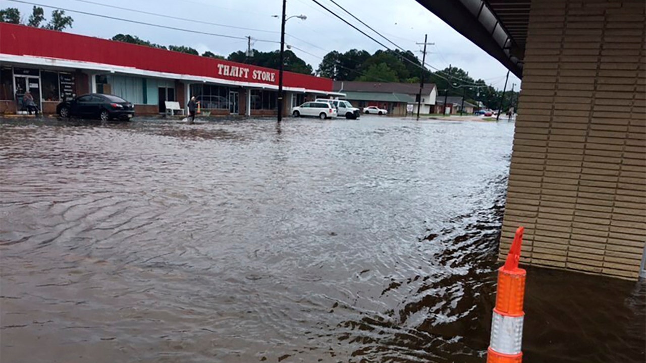 Mississippi Flooding Governor Declares State Of Emergency With River Expected To Crest At 36