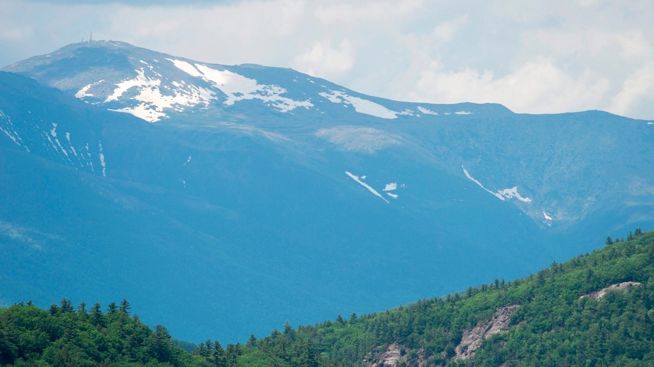 Canadian hiker dies after collapsing at New Hampshire peak