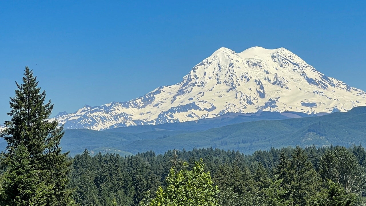 News :Canadian climber found dead after falling off Mount Rainier