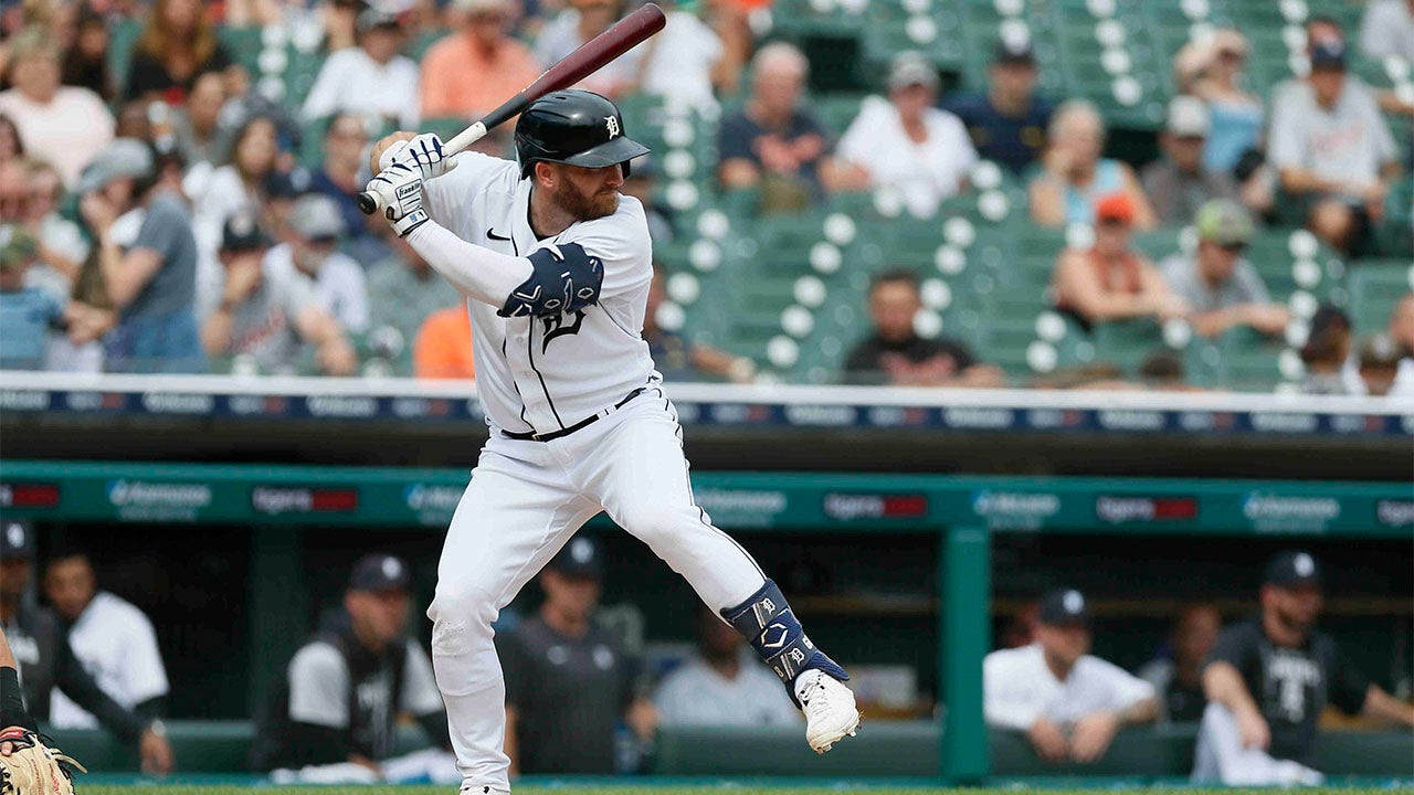 Tigers acquire veteran outfielder from White Sox 