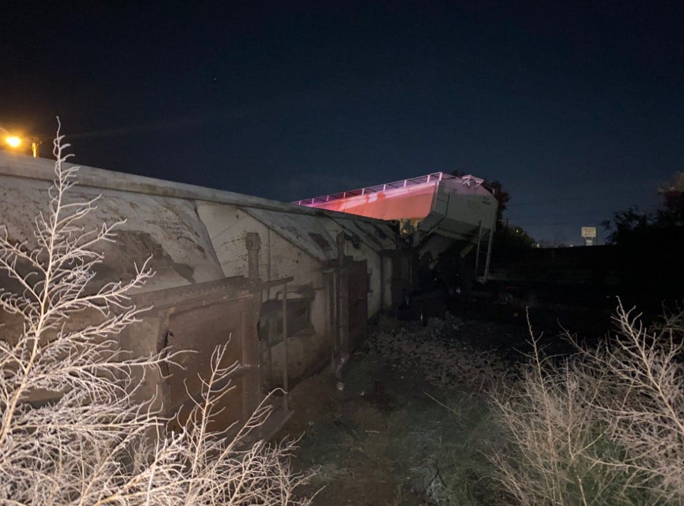 News :Two train cars derail in Texas leaving at least 1 person dead