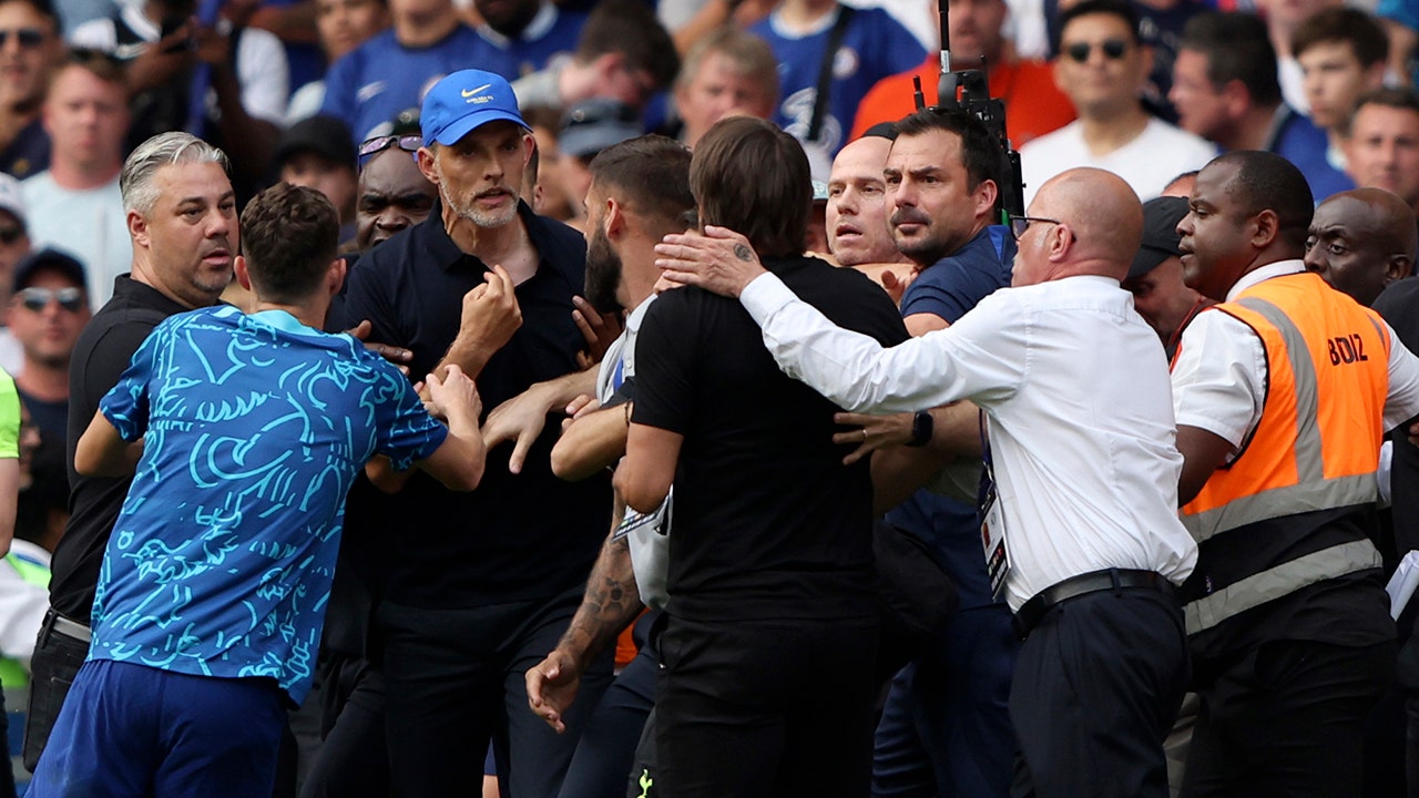 Chelsea, Spurs coaches involved in heated incident during draw