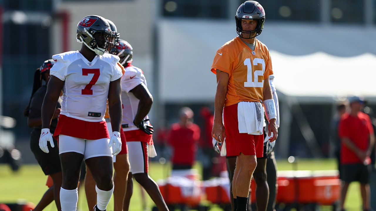 Bucs' Tom Brady excused from practice for 'personal, non-football...
