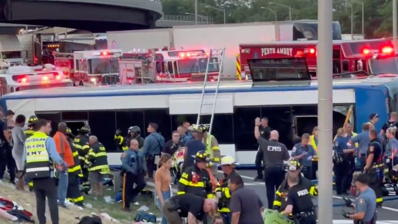 New Jersey Turnpike crash involving overturned bus leaves at least 1 dead: police