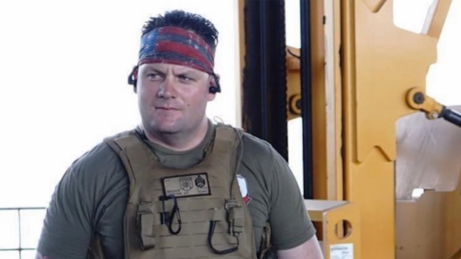HEROES OF KABUL: Staff Sgt. Darin Taylor Hoover handed out ammo to