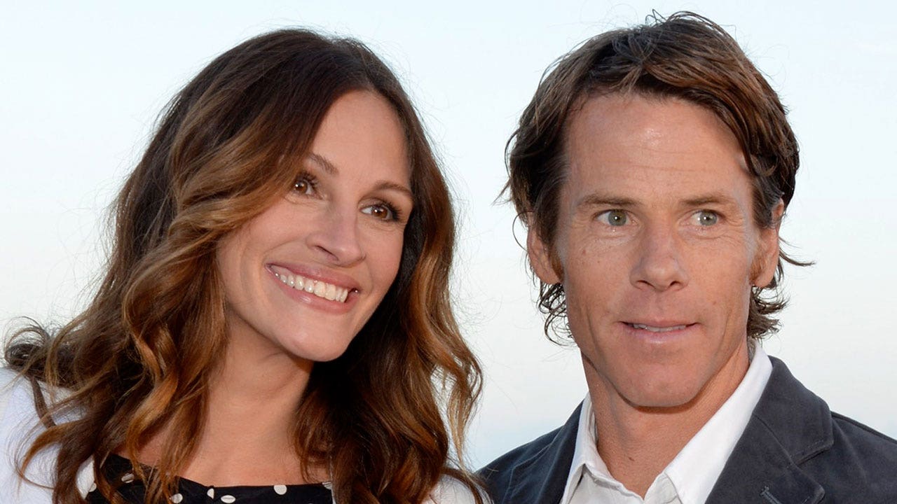 Julia Roberts swears that a good make-out session is the key to a lasting marriage. (Lester Cohen/WireImage)