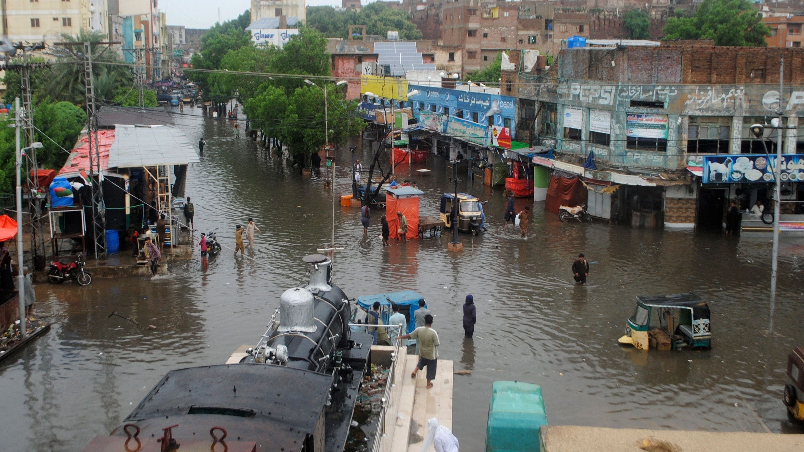 Flash floods ravage Pakistan; 903 dead and 50,000 homeless since mid-June
