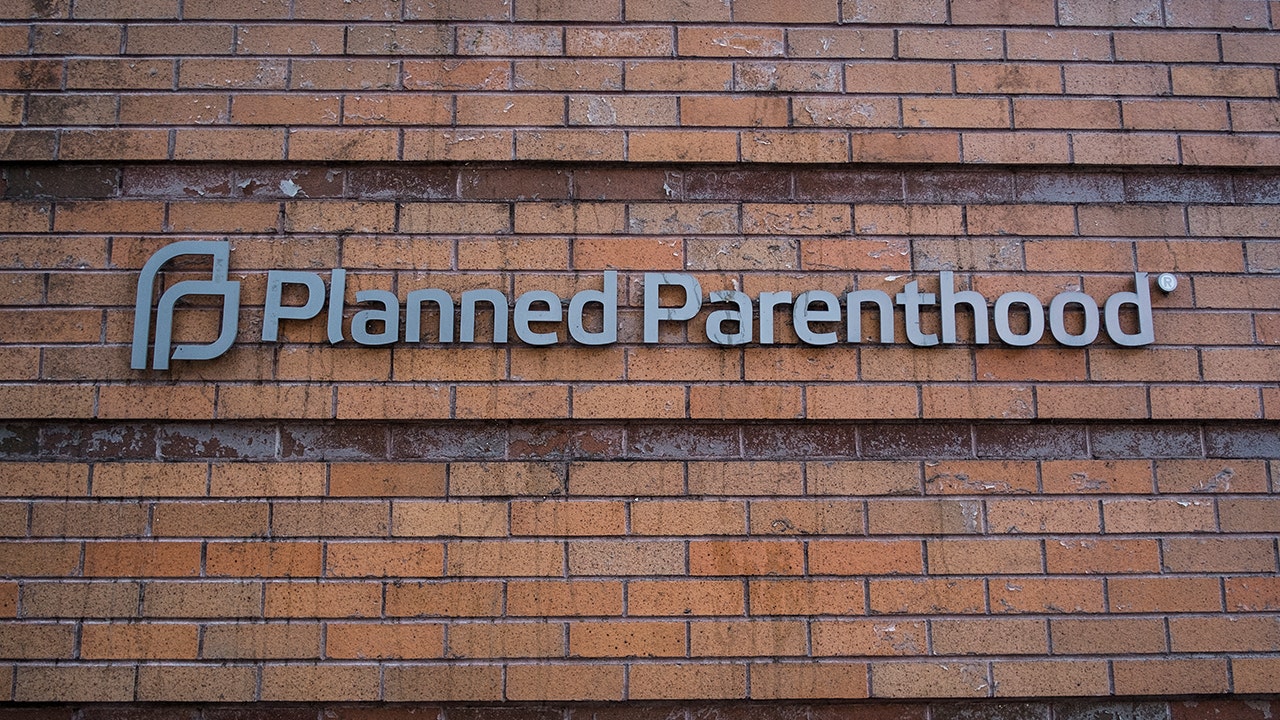 Oregon man pleads guilty to breaking windows, destroying Planned Parenthood property