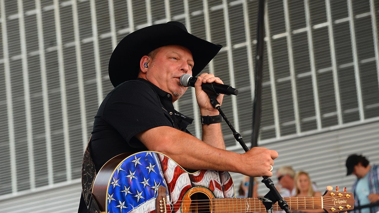 Country star John Michael Montgomery injured in serious tour bus accident: 'Difficult situation'