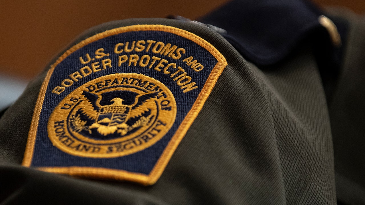 Read more about the article Migrant’s cell phone rings, tipping off Border Patrol to alleged smuggler