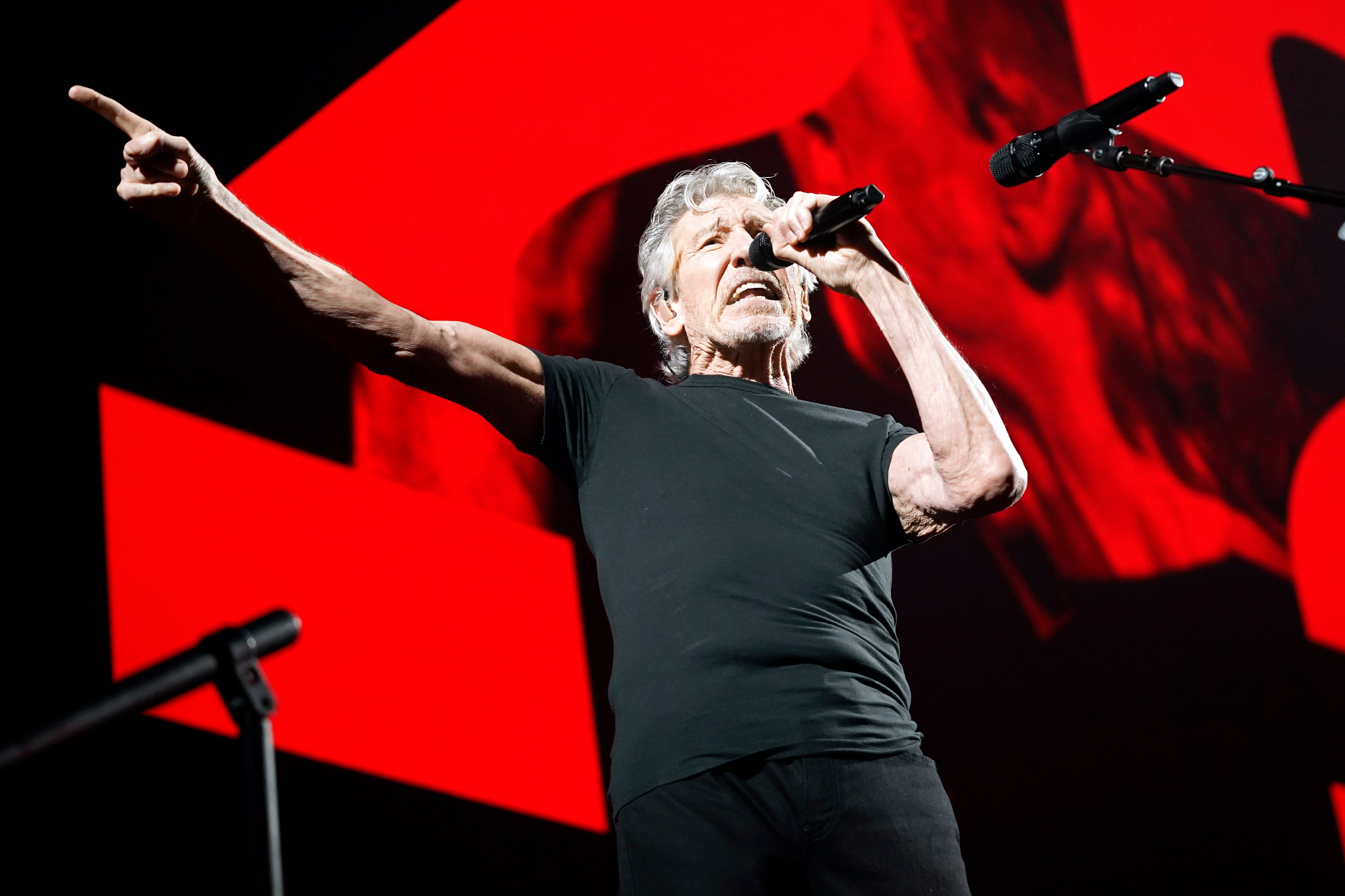 O fundador do Pink Floyd, Roger Waters, cancela shows na Polônia devido a críticas sobre a guerra da Rússia na Ucrânia