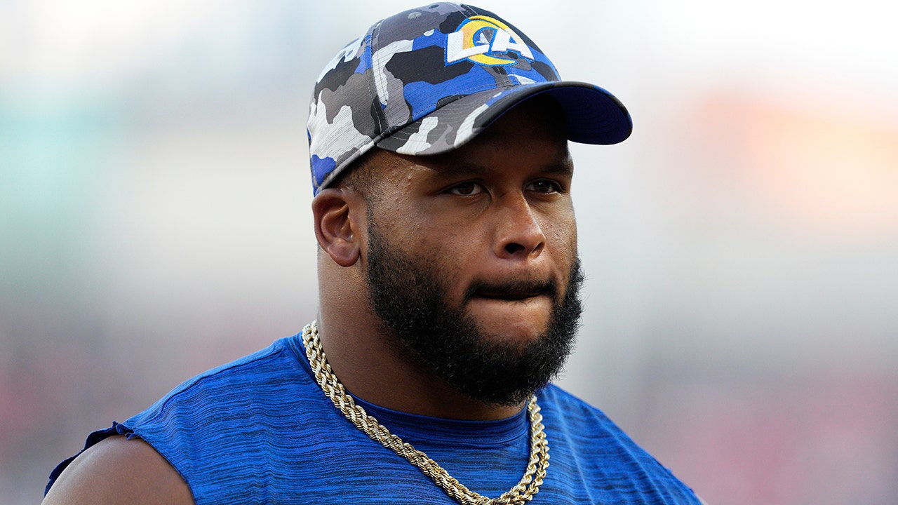 Los Angeles Rams defensive tackle Aaron Donald closes curtains on