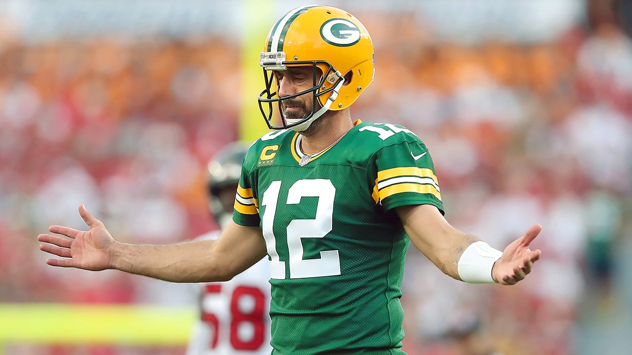 Aaron Rodgers suggests he played part in Bucs’ penalty during 2-point try