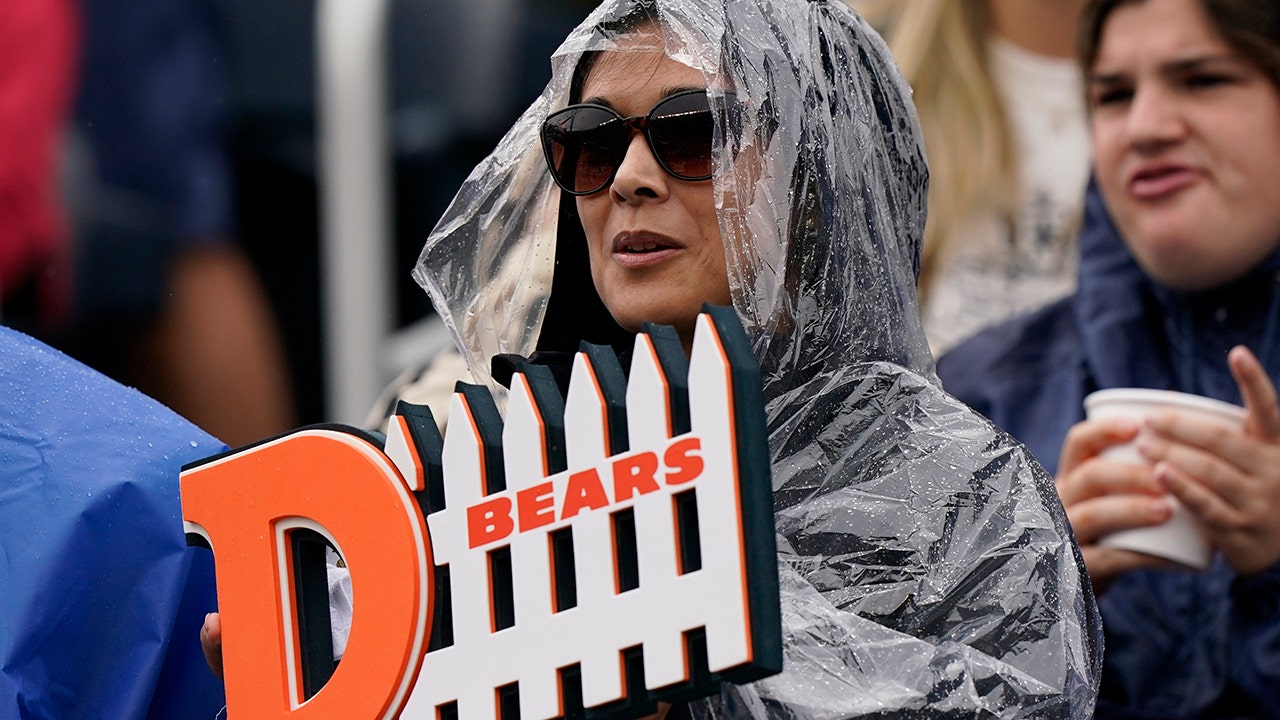 Bears, 49ers plagued with sloppy conditions as torrential rain slams Chicago