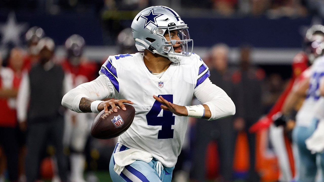 Report: Dak Prescott to wear headset on Cowboys sideline vs Bengals