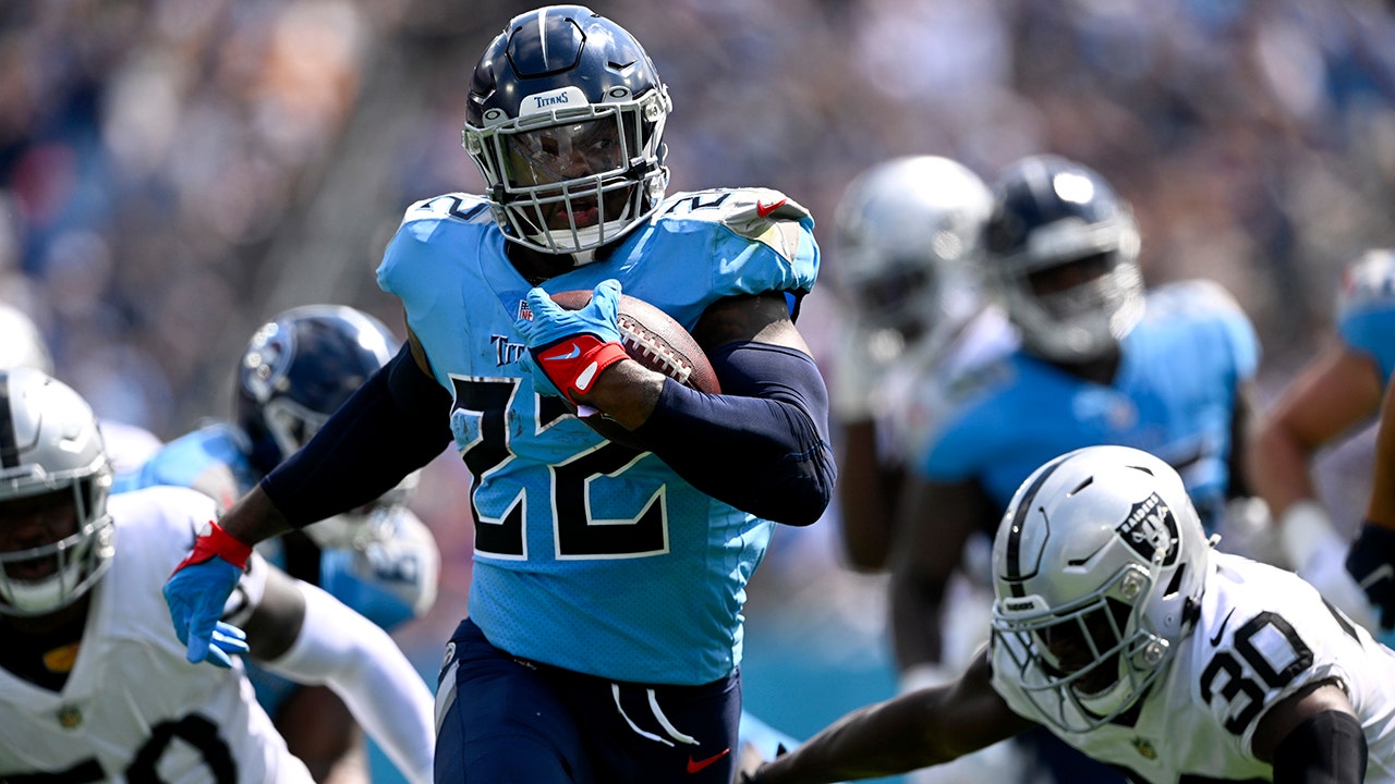 Henry, Titans hold on for the win, Tennessee Titans, Las Vegas Raiders