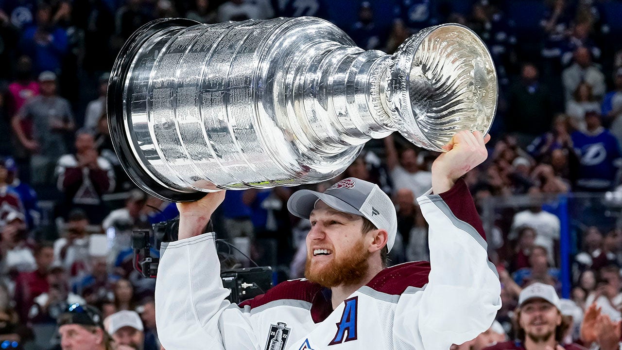 Avalanche’s Nathan MacKinnon signs 8-year contract extension, becomes highest-paid NHL player