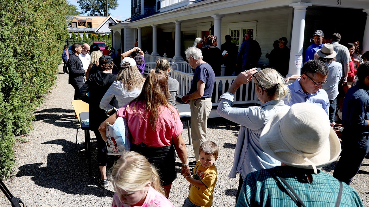 Martha's Vineyard residents