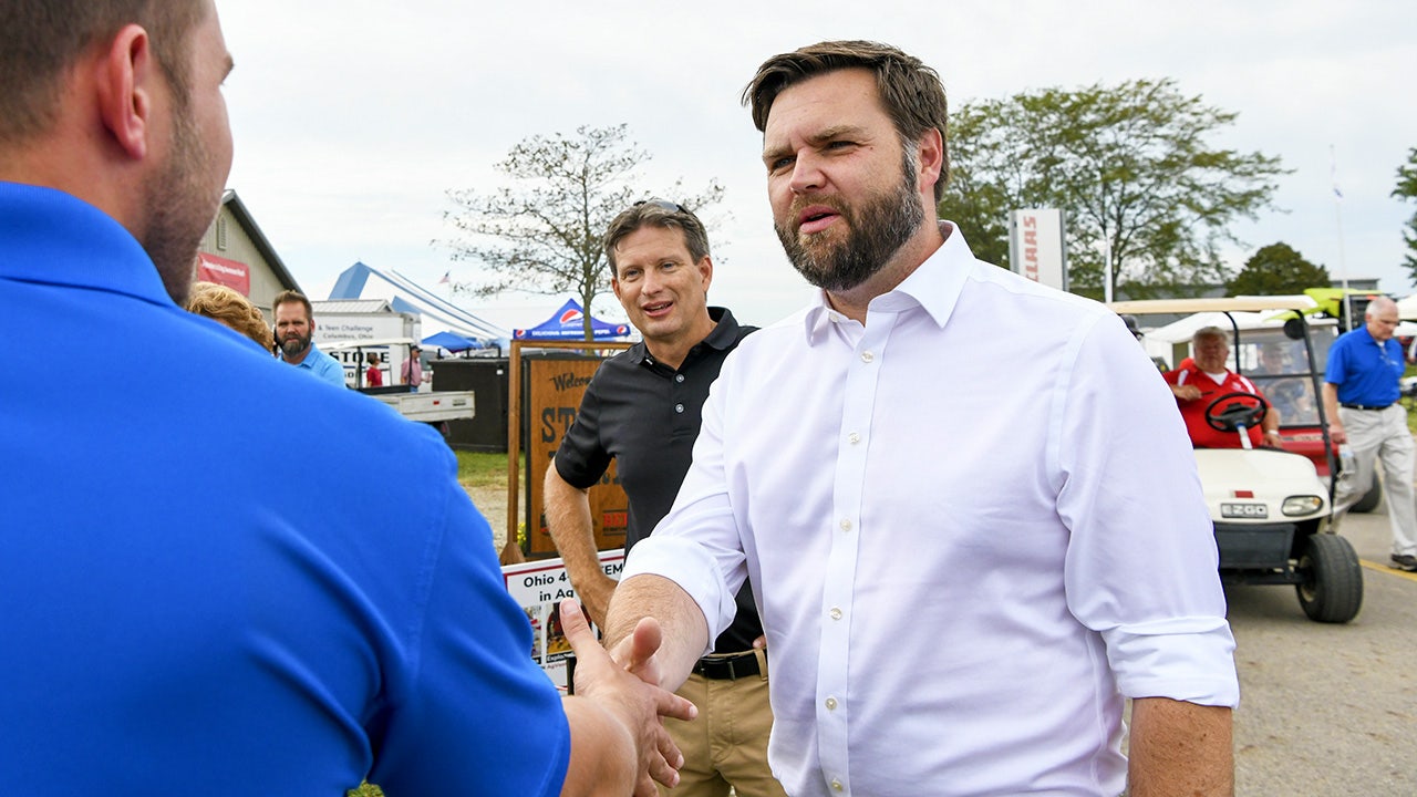 JD Vance accuses Tim Ryan of using 'canned lines' in Ohio debate: 'Pretty pathetic'