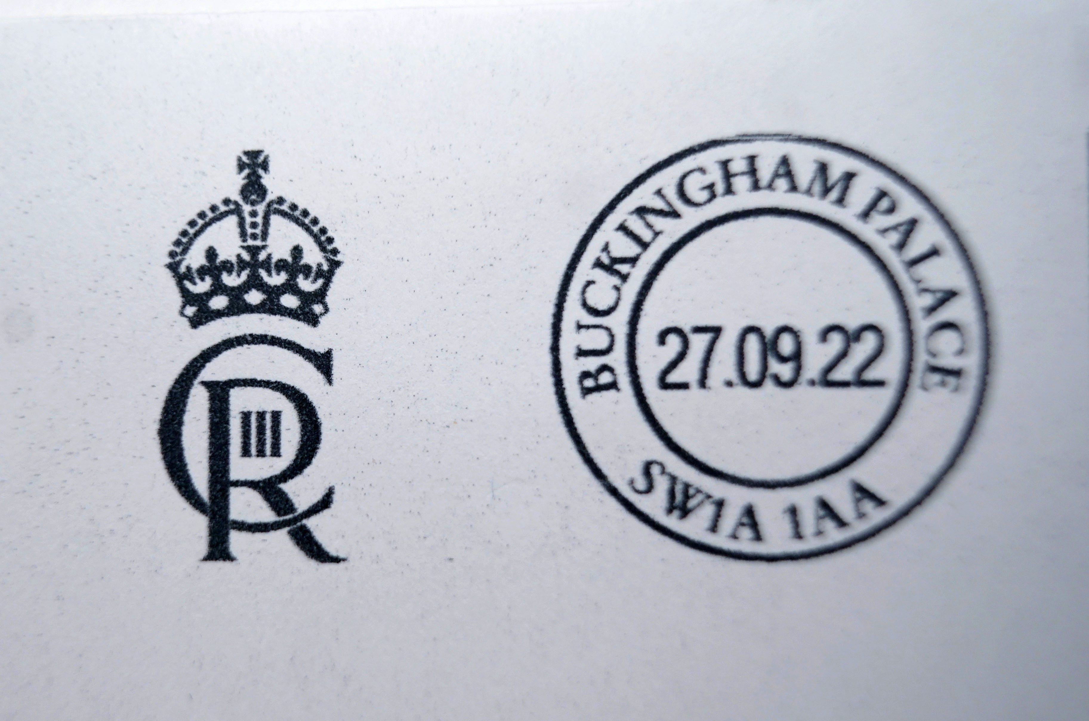 King Charles III S Royal Cypher Revealed To Public Fox News   GettyImages 1243541970 