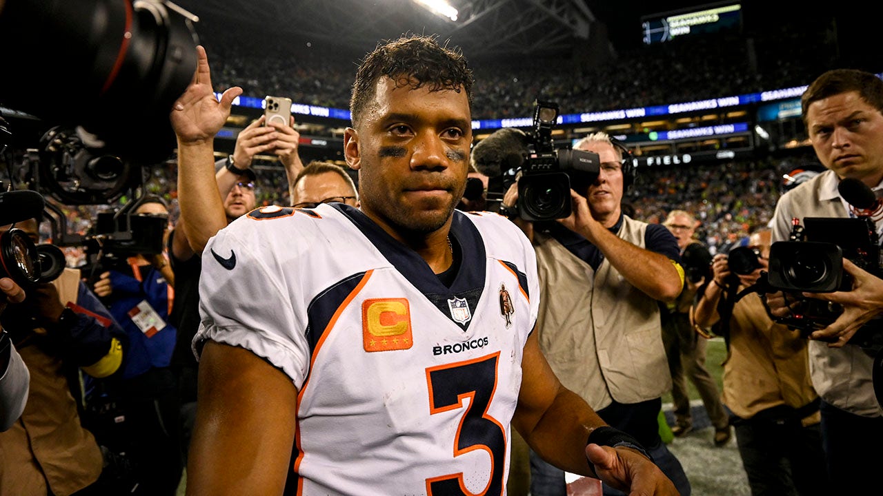 Russell Wilson booed in return to Seattle as Denver Broncos lose