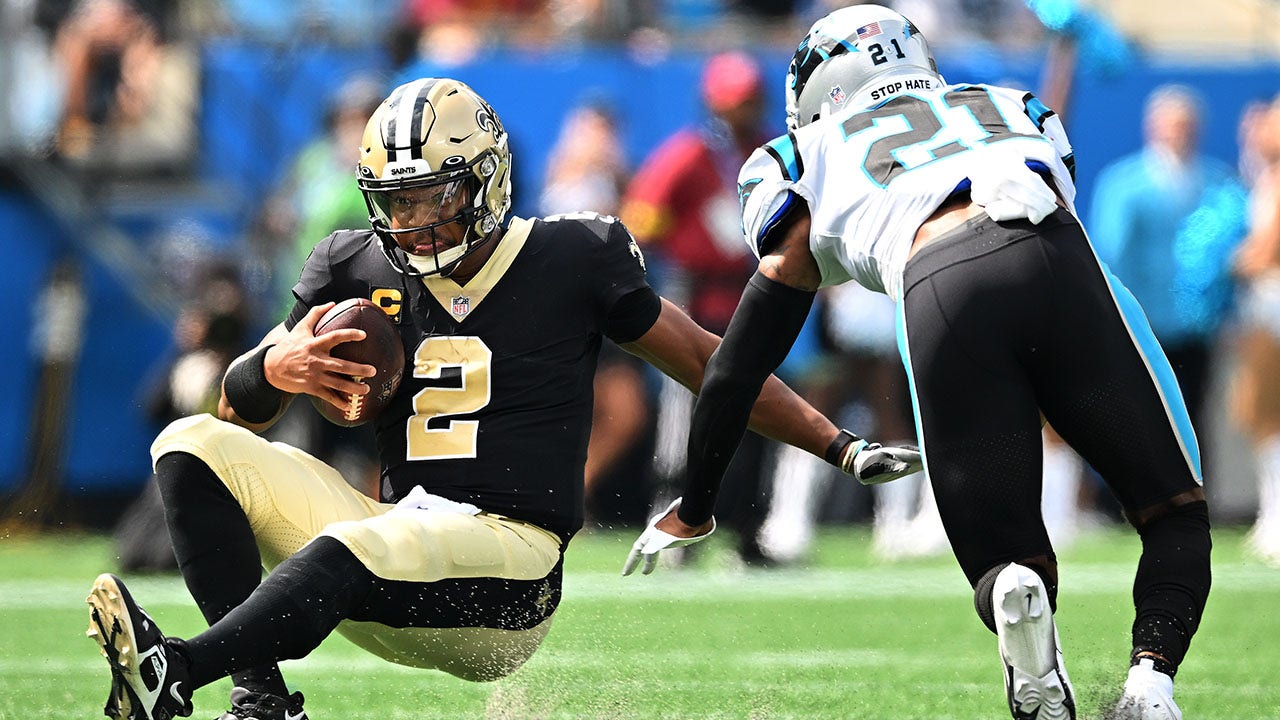 New Orleans Saints quarterback Andy Dalton (14) warms up an NFL