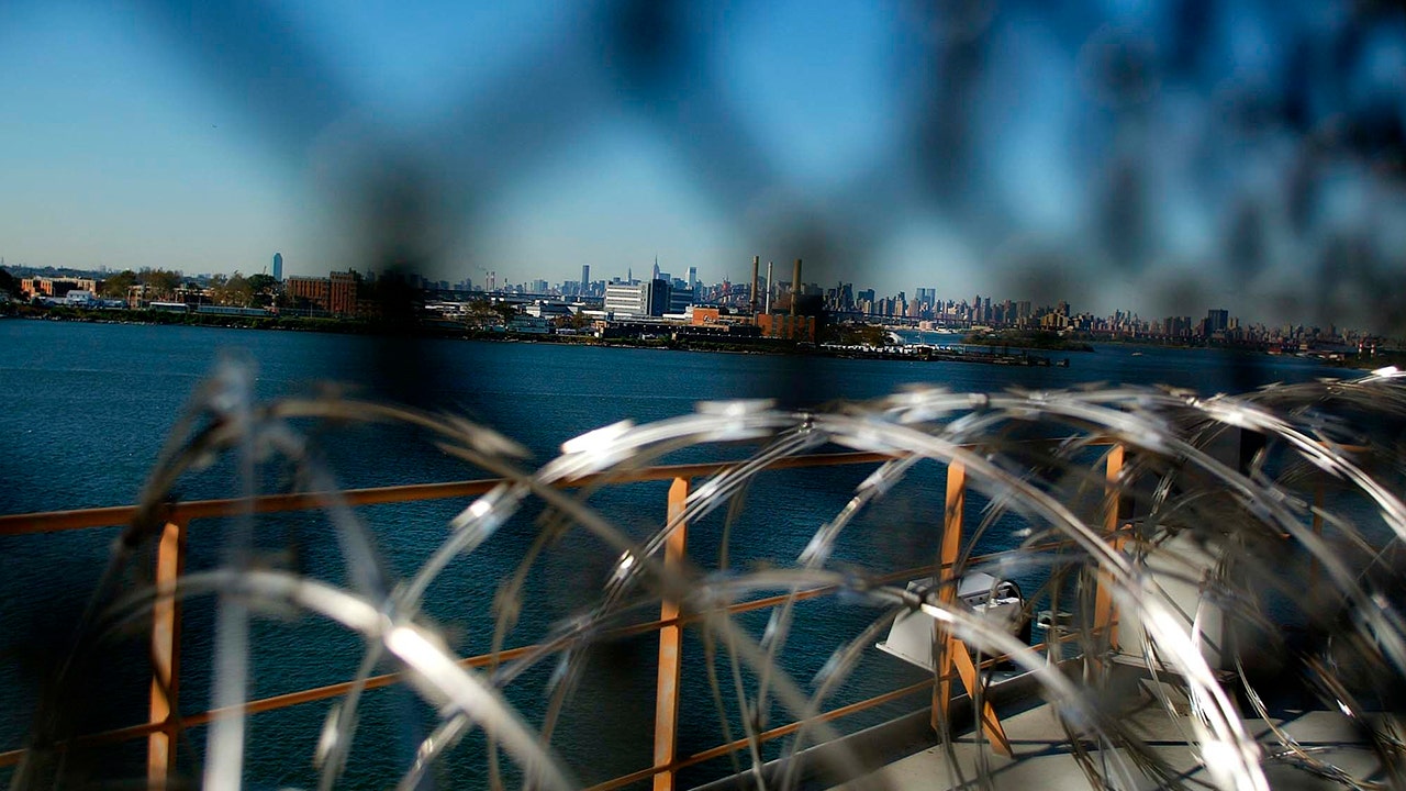 NYC robbery suspect dead after hurling himself off Bronx jail barge into East River