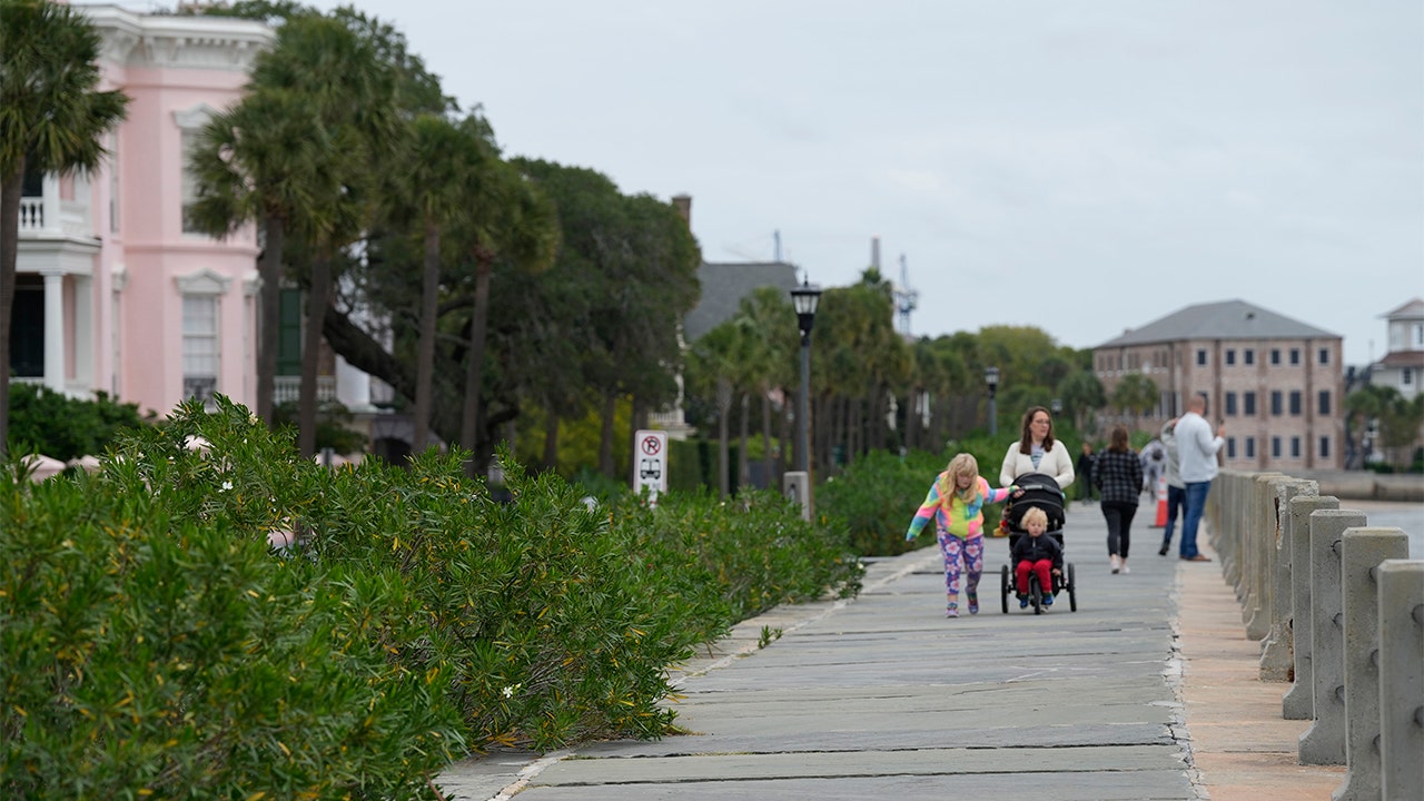 South Carolina preps for Hurricane Ian with evacuations, sandbags