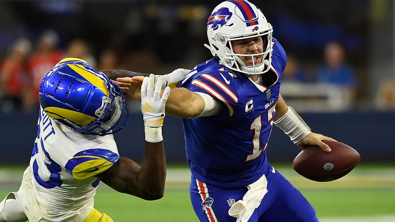 Bills' Josh Allen tosses Rams defender for first stiff arm of 2022 NFL season