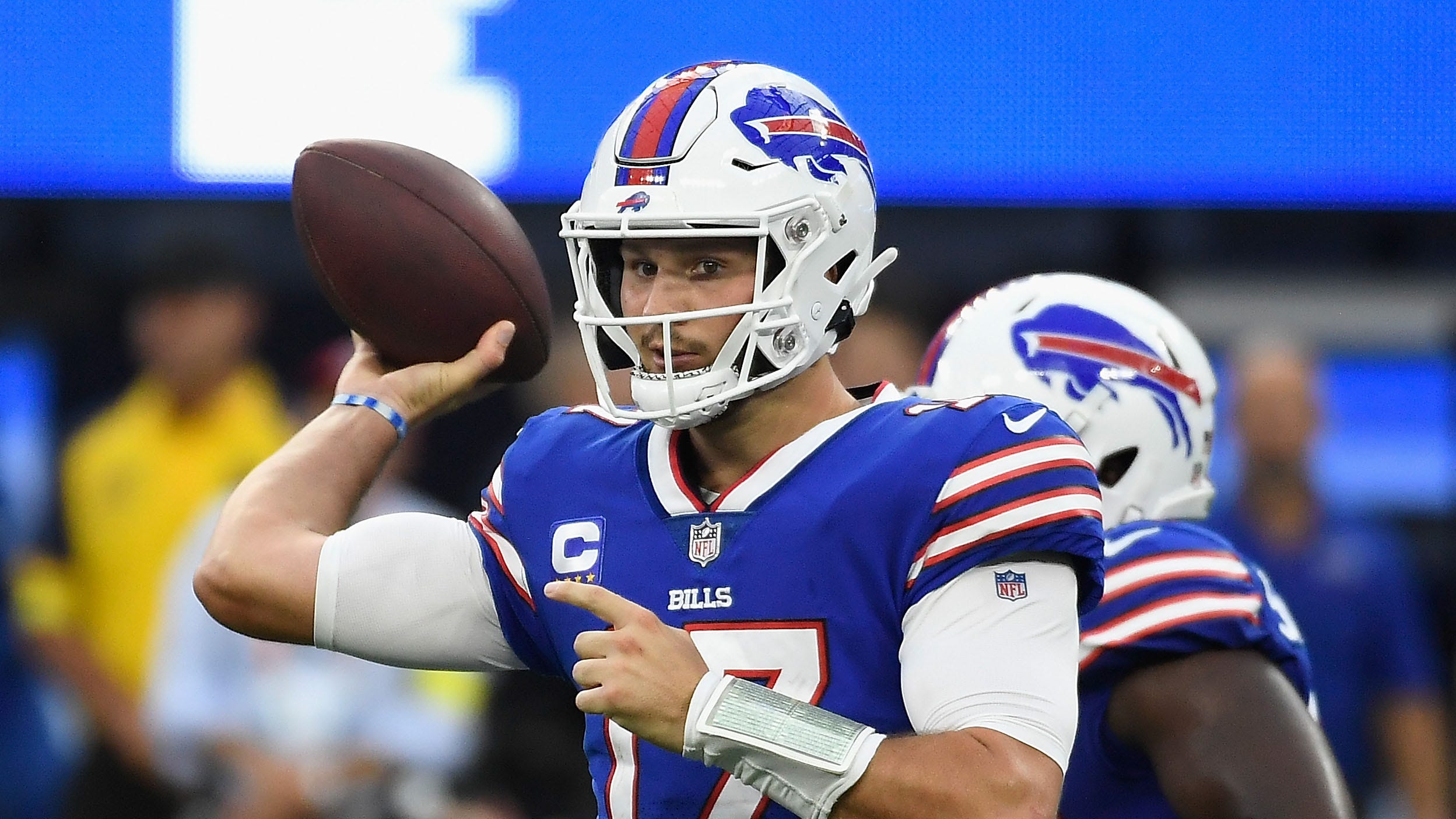 Bills start Super Bowl pursuit off on strong note, blow out Rams