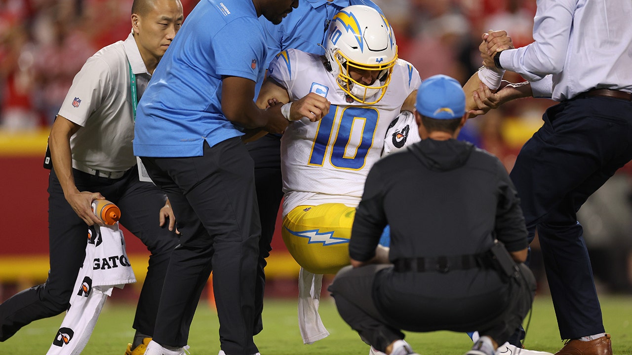Chargers’ Brandon Staley praises Justin Herbert after gritty performance, gives injury update