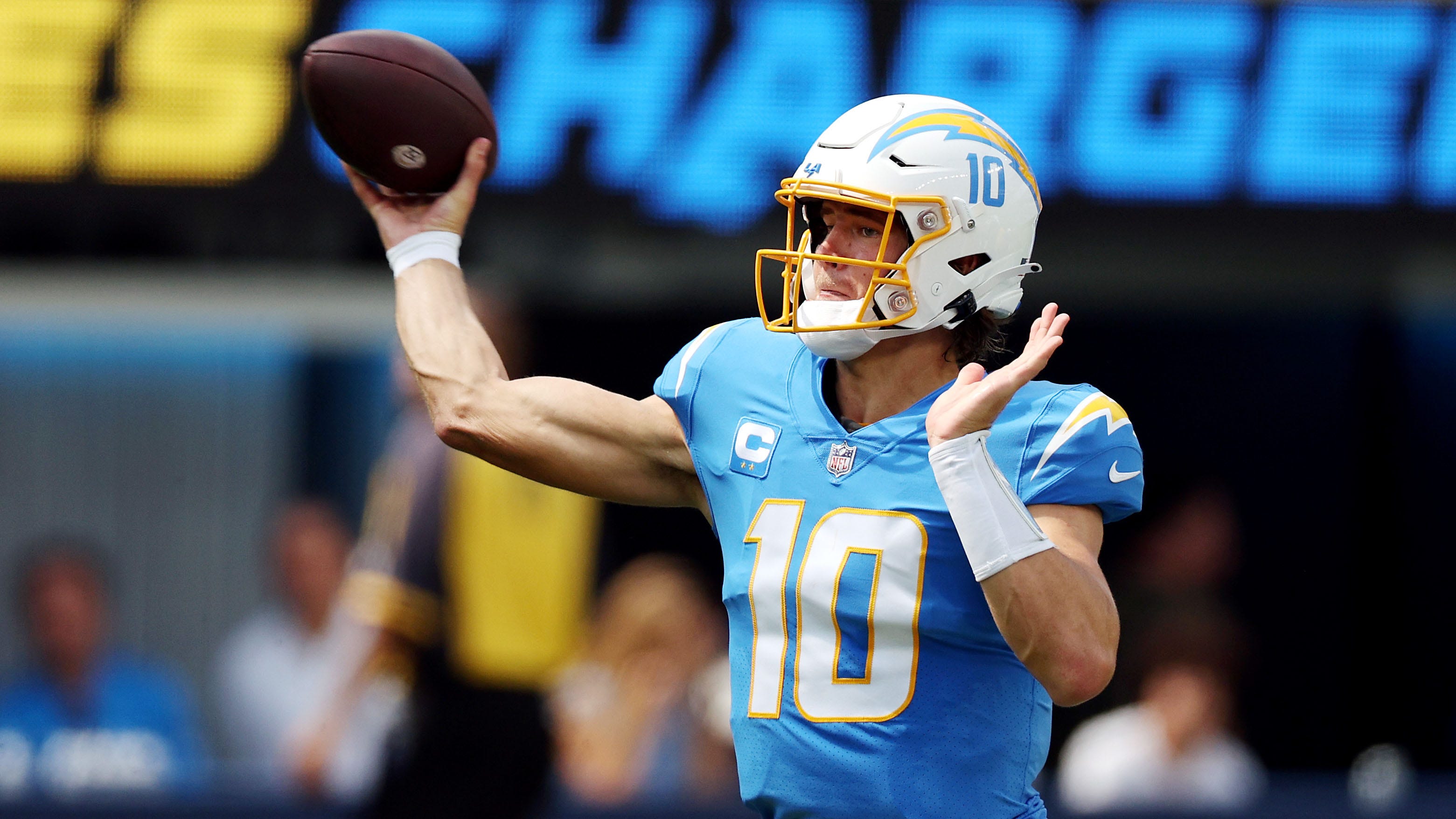 Justin Herbert outduels Derek Carr, Chargers beat division-rival Raiders