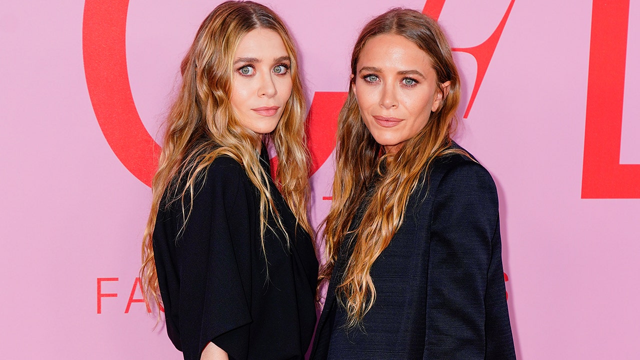 by krone Forge Mary-Kate and Ashley Olsen make rare joint appearance at The Row fashion  show during Paris Fashion Week | Fox News