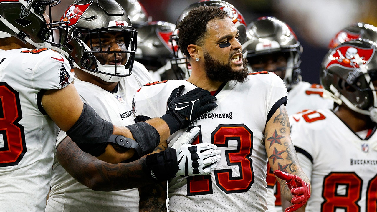 Bucs' Mike Evans receives one-game suspension over brawl with