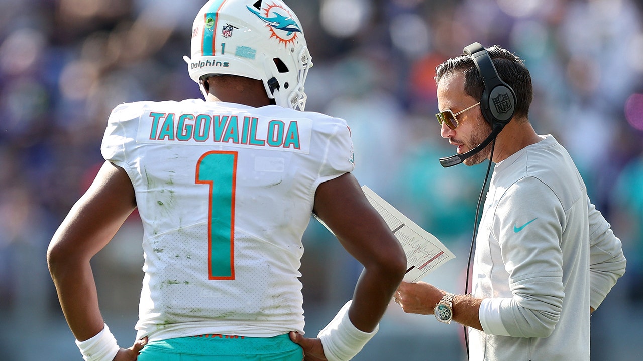 Dolphins' Mike McDaniel details the 'f--- it' play, words of encouragement  for Tua Tagovailoa