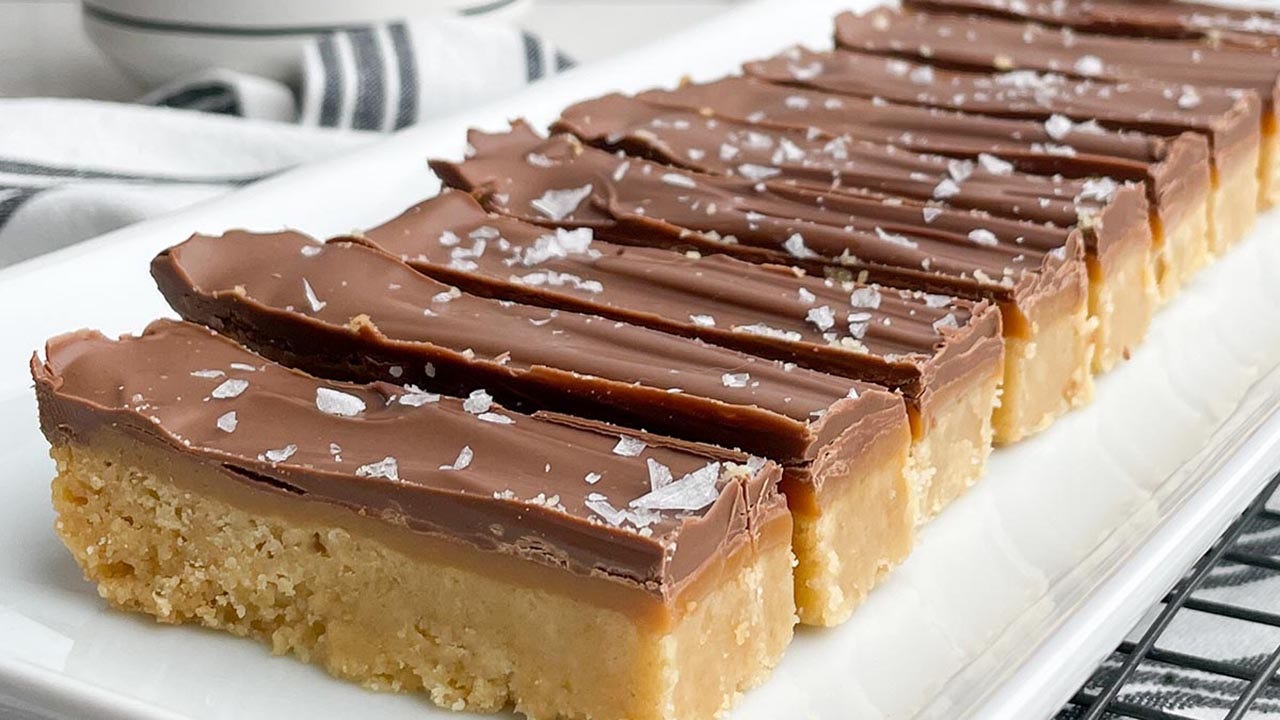 Million dollar bars: An easy dessert recipe made with chocolate, caramel and cookies
