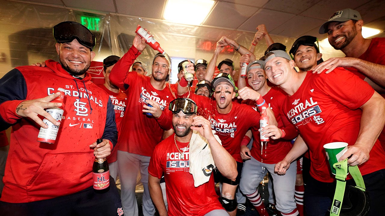 CLINCHED! Cardinals claim 2022 NL Central crown, fourth consecutive playoff  berth