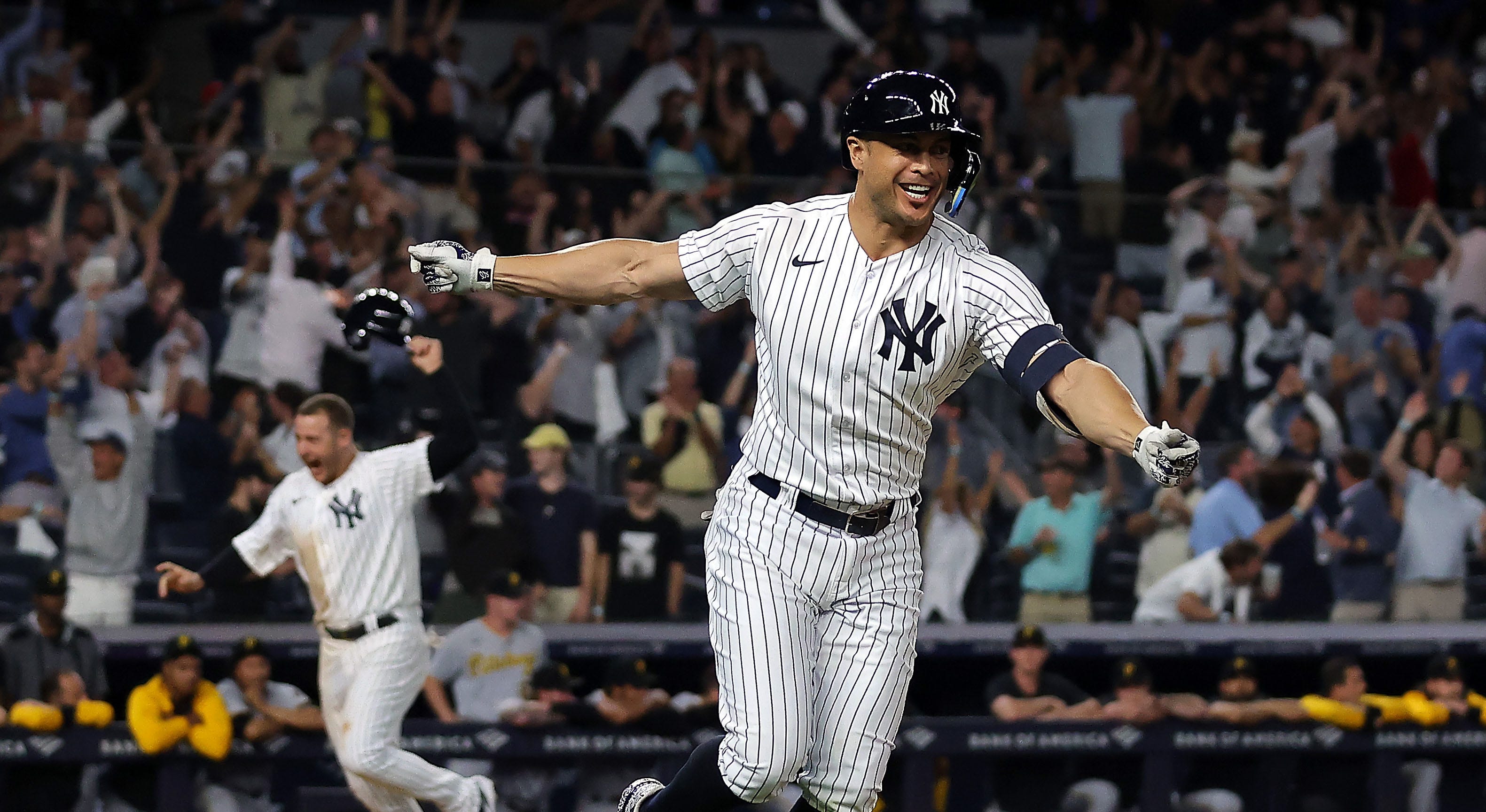 Gleyber Torres hits first career home run in Yankees walkoff win