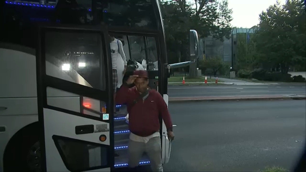 2 migrant buses arrive outside Vice President Kamala Harris' Naval Observatory residence in DC