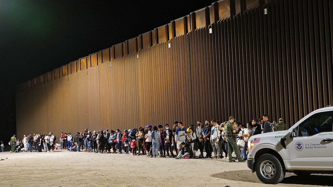 Republicans, ahead of House takeover, look to zero in on Biden admin's handling of border crisis