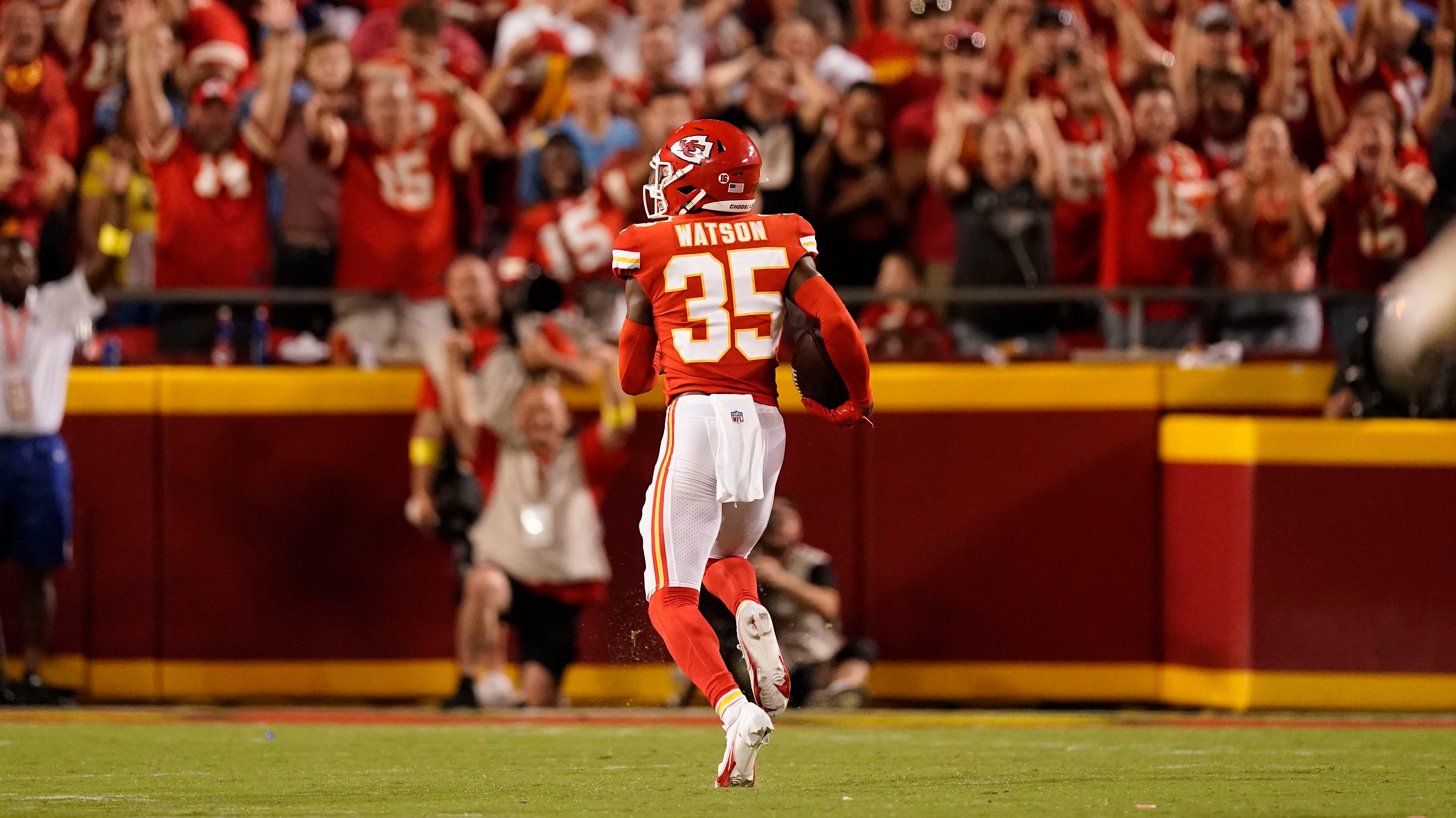 Chiefs rookie Jaylen Watson makes game-changing play in first career start