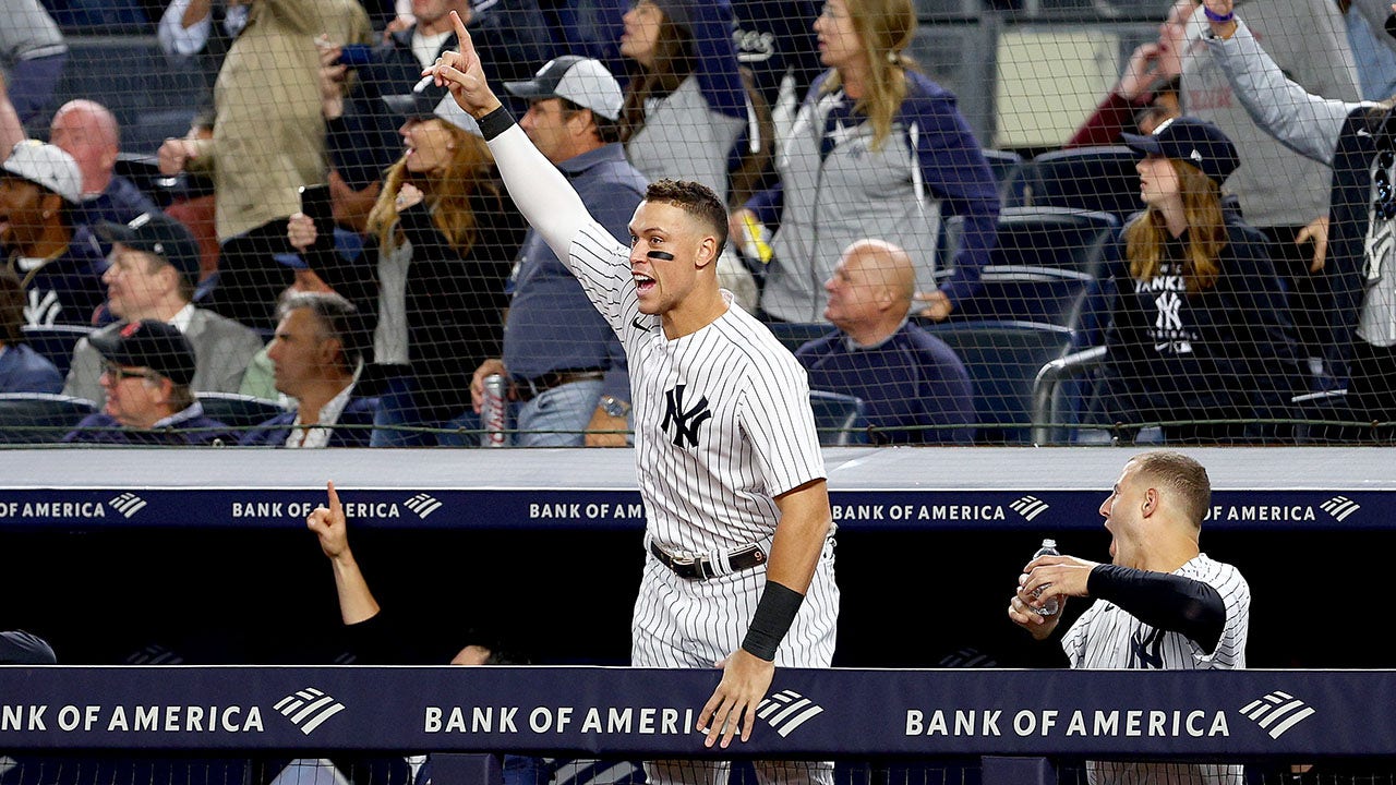 Yankees Aaron Judge goes for home run 61 against Red Sox 