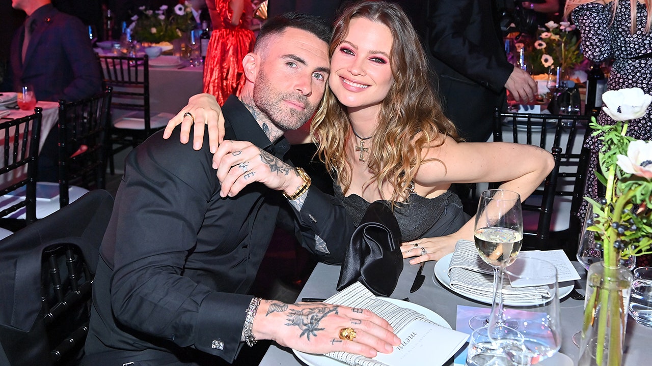 Adam Levine, married father of two, accused of sending flirtatious messages to two women